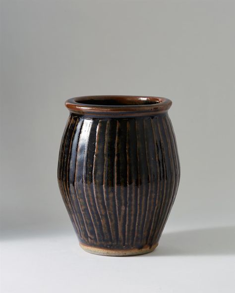 Bernard Leach Vase, Stoneware. H: 14 cm/ 5 1/2 Bohemia Design, Unique Pottery, Engraved Crystal, Vases For Sale, Geometric Decor, Stoneware Vase, St Ives, Crystal Vase, Modern Vase