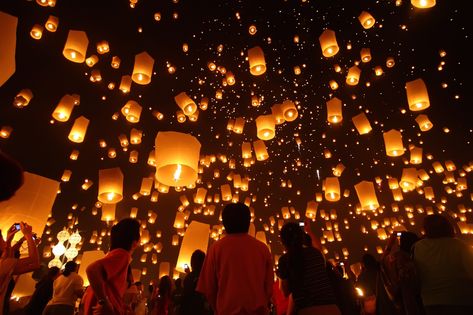 Unique Beach Wedding Ideas, Spring Lanterns, Chinese Lantern Festival, Home Lanterns, Floating Lanterns, Sky Lanterns, Buddhist Traditions, Festivals Around The World, Lantern Festival