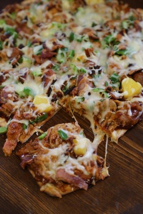 Pulled Pork Pizza Recipe, Easy Dinner Recipes Pork, Barbecue Pulled Pork Recipe, Pork Pizza, Pulled Pork Pizza, Barbecue Pizza, Beef Pizza, Barbecue Pulled Pork, Football Parties