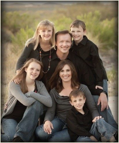 Hunter Photoshoot, Older Family Photos, Adult Family Poses, Adult Family Photos, Winter Family Photography, Large Family Portraits, Spring Minis, Big Family Photos, Large Family Photos