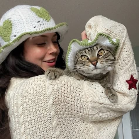 Matching Crochet Hat With Cat, Matching Crochet, Crochet Beanie Pattern Free, Crochet Cat Hat, Crochet Angel, Girly Movies, Crochet Hair Accessories, Fashion Sketches Dresses, Sketches Dresses