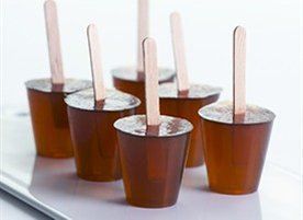 The first jelly shot I tried with Root beer flavored vodka was a Root Beer Barrel, which also contained, not surprisingly, root beer and a little Sambuca. Vodka Jelly Shots, Vodka Jelly, Beer Jelly, Jello Pudding Shots, Jelly Shots, Gelatin Recipes, Dessert Shots, Jello Shot, Pudding Shots