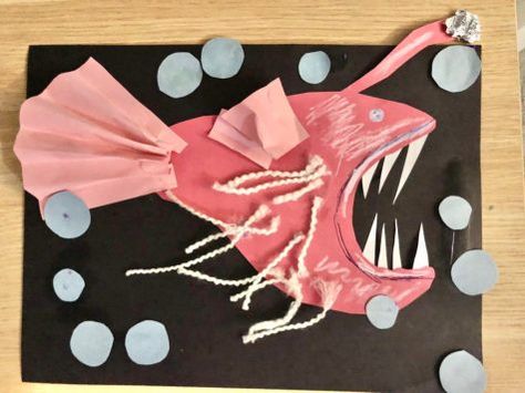 Angler fish craft for kids. Science projects. #Kidscraft Anglerfish Craft, Angler Fish Craft, Fish Kids Craft, Deep Sea Creatures Art, Humpback Anglerfish, Kids Science Projects, Angler Fish Art, Ocean Animal Crafts, Fish Craft