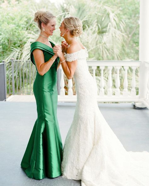 Martha Stewart Weddings on Instagram: “Moms - our confidante, our best friend, our wedding-planning sidekick, our everyday inspiration - we’re wishing you all a beautiful Happy…” Mother Daughter Wedding Photos, Mother Daughter Wedding, Jasmine Bridal, Brides Mom, Mother Of Bride Outfits, Mother Of The Bride Hair, Mother Of Groom Dresses, Green Dresses, Mob Dresses