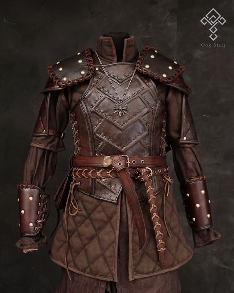 Fantasy Armor Leather, Cosplay Leather Armor, Armor Plate Design, Medieval Armour Reference, Leather Armour Male Concept Art, D&d Leather Armor, Larp Leather Armor, Leather Armour Dnd, Leather Chestplate