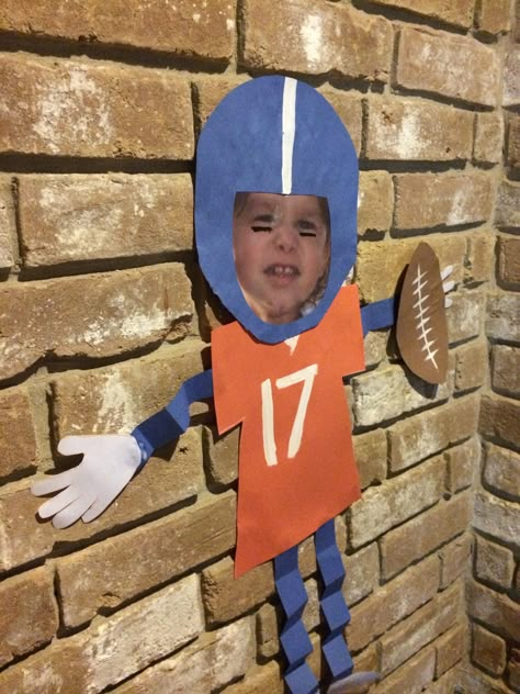 My future MVP! Love how this turned out!!! Football kids craft, Super Bowl, Denver Broncos, preschool Sport Crafts For Kids, Super Bowl Crafts, Sport Crafts, Crafts For Kids Preschool, Sports Crafts, Football Board, Team Theme, Football Crafts, Classroom Schedule