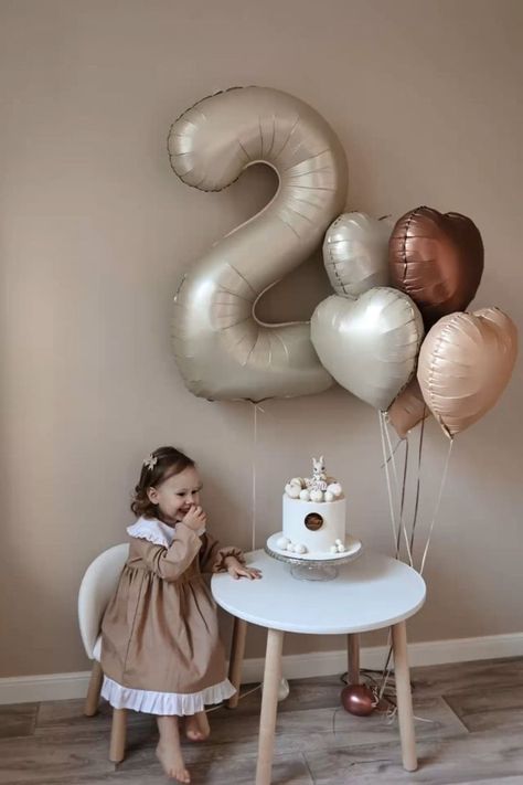 Two Year Old Photo Shoot Studio, Indoor Birthday Decorations, 2 Birthday Balloon, 2year Birthday, 2 Year Birthday Party, Simple Baby Birthday, 2nd Birthday Photos, Baby Birthday Photoshoot, Birthday Decorations At Home