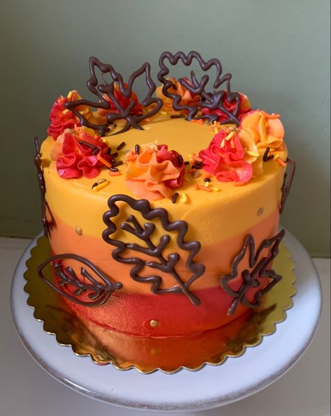 Thanksgiving Cakes Decorating, Fall Theme Cakes, Fall Cakes Decorating, Fall Leaf Cake, Fall Birthday Cakes, Thanksgiving Sweets, Thanksgiving Baking, Turkey Cake, Patisserie Fine