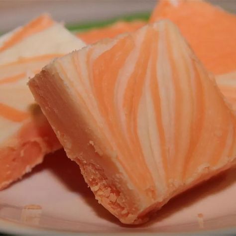 Orange Cream Fudge Recipe Orange Cream Fudge, Creamsicle Fudge, Irish Cream Truffles, Penuche Fudge, Cream Fudge, Slow Cooker Barbacoa, Microwave Fudge, Candy Stand, Basic Cookies