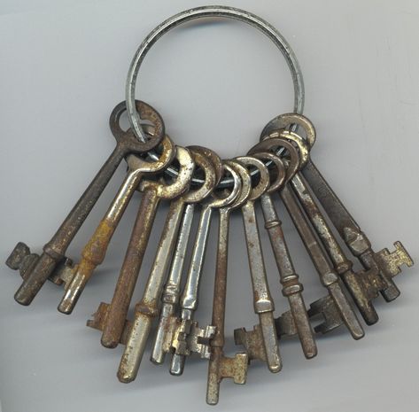 Locksmith Aesthetic, Antique Props, Keys Photography, Blue Beard, Bunch Of Keys, Antique Aesthetic, Old Key, Old Keys, Skeleton Keys