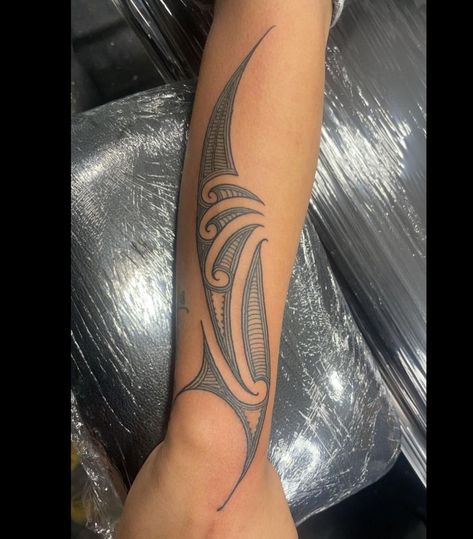 Maori Tattoo Patterns, Maori Tattoo Arm, Ta Moko Tattoo, Polynesian Tattoos Women, Small Girly Tattoos, Hibiscus Tattoo, Creative Tattoo, Polynesian Tattoo Designs, Maori Tattoo Designs