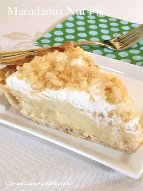 Macadamia Nut Pie, Macadamia Nut Recipes, Nut Pie, Hawaiian Desserts, Dessert Pie Recipes, Favorite Pie Recipes, Cookie Cake Pie, Pie Cookies, Hawaii Food