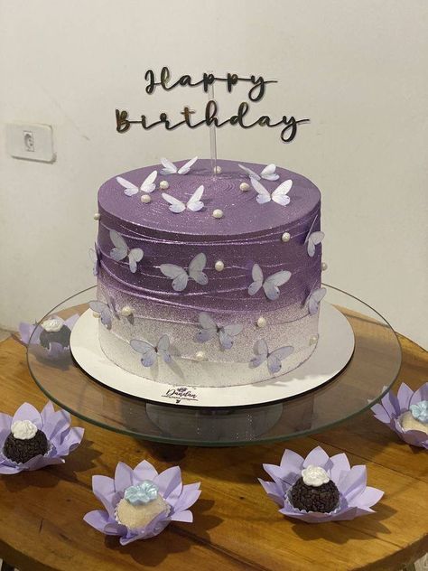 Lavender Cakes, Graduation Cake Ideas, Birthday 27, Purple Cakes Birthday, 17 Birthday Cake, Butterfly Birthday Cakes, Sweet 16 Birthday Cake, Cake Mini, Purple Cakes