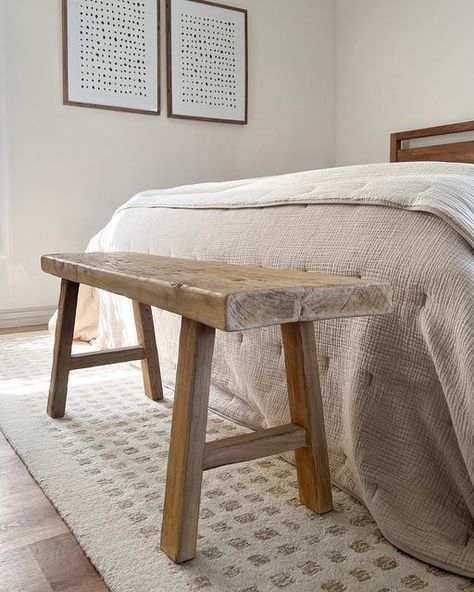 Warm Bedroom Colors, Bedside Bench, Warm Bedroom, Rustic Bench, End Of Bed Bench, Cottage Bedroom, Bed Bench, Table Inspiration, Diy Holz