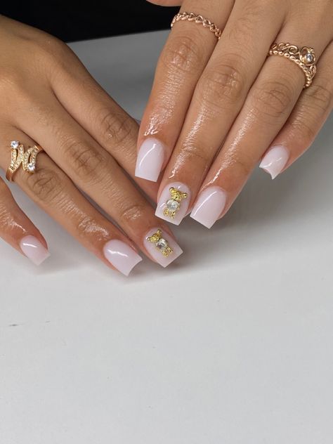 Nails For Graduation Pictures, Floral Nail Designs, Cute Spring Nails, Floral Nail, White Acrylic Nails, Work Nails, Short Square Acrylic Nails, Nail Products, Designs Nail