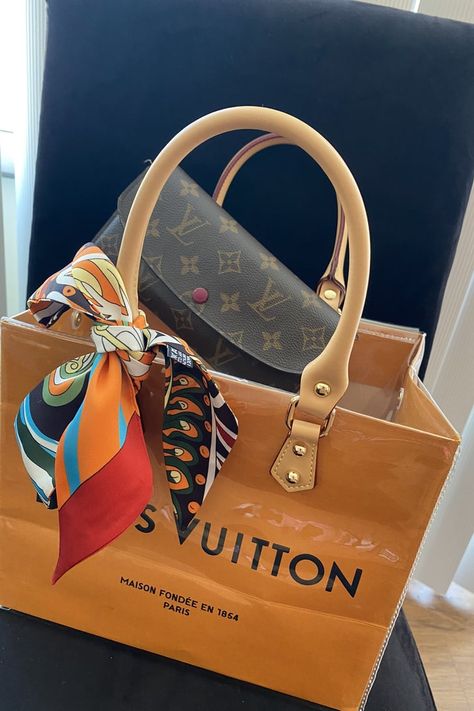 Create a Louis Vuitton PVC Bag With This TikTok DIY Lv Shopping Bag, Purse Charms Diy, Louis Vuitton Pattern, Louis Bag, Sac Tote Bag, Sac Louis Vuitton, Tiktok Challenge, Louis Vuitton Gifts, Pvc Bag