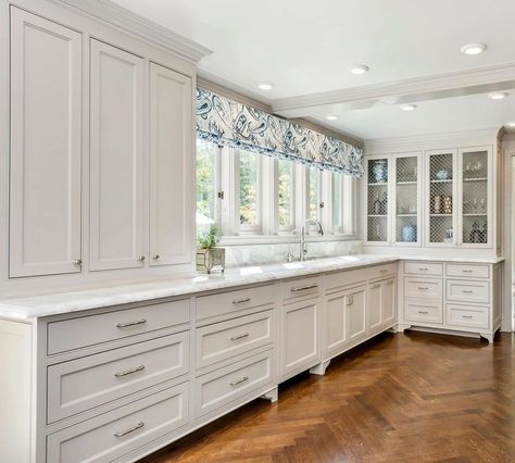 Blueline Custom Builders on Instagram: “Back kitchen custom cabinets. Beautiful white recessed panel , inset with a bead. Who wouldn’t want all this storage and counter space in a…” Kitchen Custom Cabinets, Panel Cabinet Doors, Back Kitchen, Recessed Panel Cabinets, Kitchen Custom, Custom Kitchen Cabinets, Custom Kitchens, Counter Space, Classic Decor