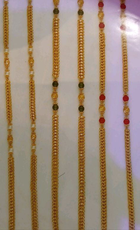 Unique Gold Jewelry Designs, Delicate Gold Jewelry, Joker Pics, Gold Jewels Design, Black Beads Mangalsutra Design, Gold Earrings Models, Gold Chain Design, Gold Bridal Jewellery Sets, Gold Jewelry Stores