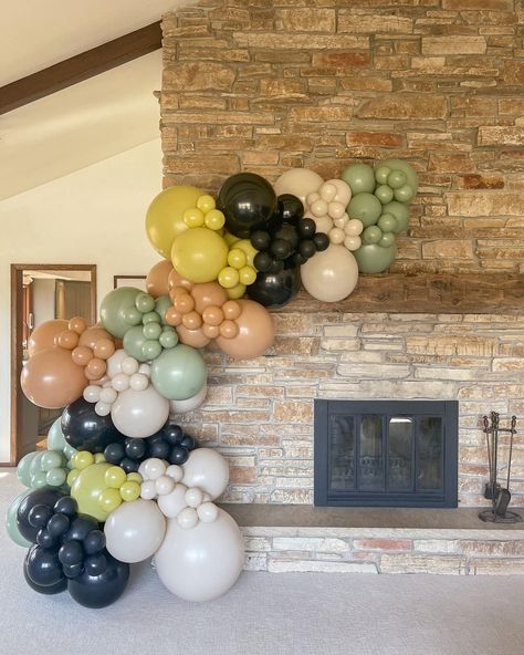 Luxe Rentals 〰️ on Instagram: “mid century birthday balloon dreams 😍 love how this turned out! and I think it was even my first time doing balloons on a fireplace?! so…” Mid Century Modern Party, Garland On Mantle, Arch Backdrops, Housewarming Party Decorations, Peacock Chairs, Giant Balloon, Fireplace Garland, Mantle Garland, Bridal Shower Balloons