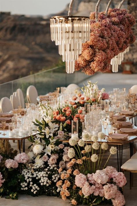 Flowers galore, a serpentine table, cliffside views, and opulent chandeliers created the most glam wedding reception in Mikonos, Greece | Image by Phosart Romantic Reception Decor, Glam Wedding Reception, Serpentine Table, Chic Wedding Venues, Wedding Layout, Reception Florals, Engagement Dinner, Romantic Wedding Receptions, Table Arrangements Wedding