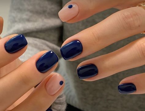 Blue Manicure Ideas, Manicure With Accent Nail, Fade Nails, Nude Gel Polish, Dot Nails, Minimal Nails Art, Hello Nails, Subtle Nails, Simple Gel Nails