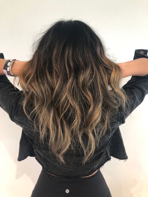 Mid Length Beachy Hair, Summer Balyage Long Hair Brunettes, Dark Mid Length Hair Balayage, Beach Waves Brunette Hair, Subtle Balayage Brunette Long Hair, Mid Length Hair Balayage Brunettes, Brunette Balayage Shag Hair, Beachy Bayalage, Grown Out Brunette Balayage