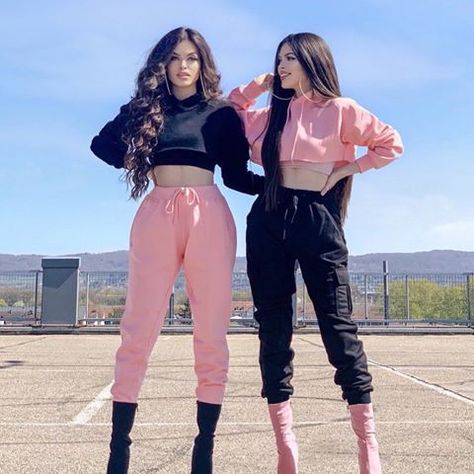 Twining Outfits, Bff Outfits Matching, Bff Matching Outfits, Twins Fashion, Matching Outfits Best Friend, Best Friend Outfits, Twin Outfits, Bff Outfits, Sister Outfits