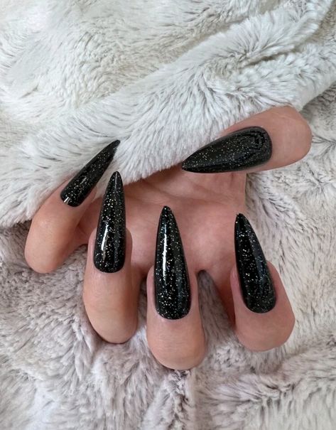 New Years Nails Stiletto, Black Sparkly Nails, Black Toe Nails, Ballerina Acrylic Nails, Black Nails With Glitter, Black Stiletto Nails, Glitter Stilettos, Black Coffin Nails, Sharp Nails