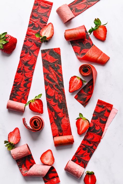 This homemade strawberry fruit leather looks just like the childhood snack you remember, and it's super easy to make with just 5 all-natural ingredients. Strawberry Fruit Leather Recipe, Strawberry Fruit Leather, Fruit Leathers, Fruit Leather Recipe, Fondant Potatoes, Bakery Sweets, Acai Fruit, Sour Fruit, Strawberry Acai