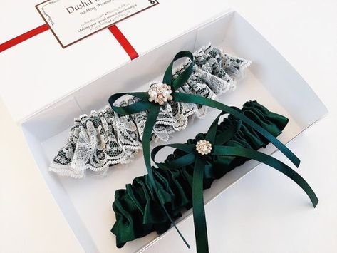 Wedding Decorations Dark Green, Ever Green Wedding Theme, Deep Green And Black Wedding, Hunter Green Rustic Wedding, Hunter Green Country Wedding, Viridian Green Wedding, Dark Green Aesthetic Wedding, Dark Green Wedding Ideas, Emerald Green Wedding Dress For Bride