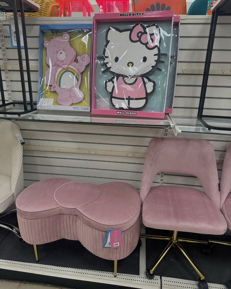 Obsessed with these! - hello kitty bow bench $129.99 - hello kitty chair $129.99 . : . . . . . . . #creatorsearchinsights #simplysourced #simplysourcedllc #tiktokshopbacktoschool #hellokitty #hellokittyhalloween #halloweenhellokitty #hellokittyhunting #huntingforhellokitty #BlueSky #BlueSkyClayworks #BlueSkyCeramics #HellokittyCeramics #BlueSkyHellokitty #HellokittyBlueSky Hello Kitty Chair, Bow Chair, Hello Kitty Bow, Kitty Items, Hello Kitty Halloween, Hello Kitty Items, Room Decorations, New Room, Hello Kitty