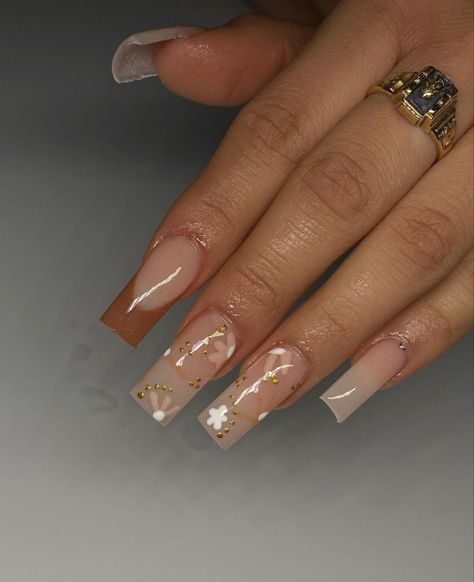 Beige Acrylic Nails Design, Tan Nails Acrylic Design, Light Brown Square Nails, Acrylic Nails Beige, Light Brown Nails Acrylic, Light Brown Nails Design, Acrylic Fall Nails Ideas, Subtle Nail Designs, Artsy Nails