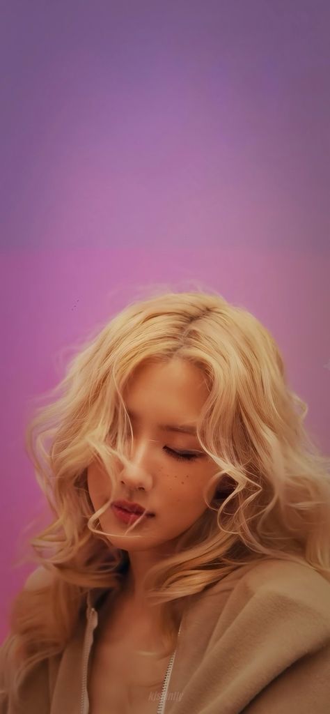 Rose Number One Girl Wallpaper, Cute Rose Wallpaper, Rose Wallpaper Blackpink, Rosé Beautiful, Rosé On Stage, Rose On The Ground, Rose Pfp, Blackpink Rosé Cute, Rosé How You Like That