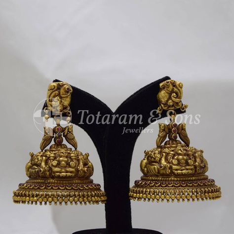 Nakshi Jewellery, Big Earrings Gold, Temple Jewellery Earrings, Gold Earrings Indian, Temple Jewelry Necklace, Antique Gold Earrings, Gold Jhumka Earrings, Gold Temple Jewellery, Antique Necklaces Design