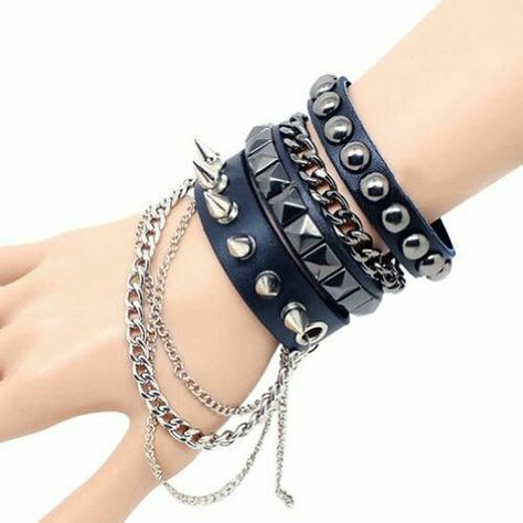 Emo Mode, Punk Mode, Punk Accessories, The Bangles, Leather Wristbands, Style Rock, Wristband Bracelet, Emo Outfits, Estilo Punk