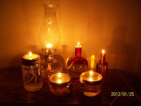 DIY FREE OIL LAMPS with USED COOKING OIL as an additive to LAMP FUEL Oil Lamp Fuel, Oil Lamp Decor, Old Oil Lamp, Survival Knowledge, Candle Making Wax, Lamp Diy, Homemade Oil, Diy Home Cleaning, Diy Money