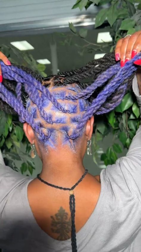 Dyed Back Of Hair, Purple Invisible Locs, Colored Invisible Locs, Loc Dye Ideas, Purple Locs, Black Locs, Pretty Dreads, Colored Locs, Pretty Locs