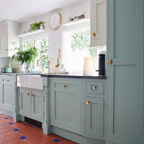 Queenstown House, Upcycle Kitchen, Kitchen Cupboard Paint, Kitchen Cupboard Colours, Matt Kitchen, Boot Holder, Top Kitchen Trends, Cupboard Paint, Kitchen Cabinet Color Ideas