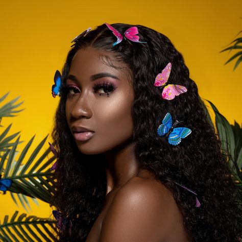 Butterfly In Hair Photoshoot, Car Wash Photoshoot Black Women, Butterfly Birthday Photoshoot, Butterfly Photoshoot Ideas, Curly Photoshoot, Butterfly Shoot, Butterfly Photoshoot, African American Women Hairstyles, Bday Shoot