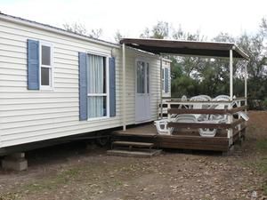 Creativity makes a mobile home one-of-a-kind. Decorate Mobile Home, Mobile Home Walls, Mobile Home Roof, Single Wide Remodel, Home Renovation Loan, Mobile Home Repair, Mobile Home Makeovers, Single Wide Mobile Homes, Manufactured Home Remodel