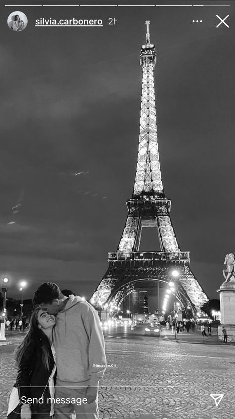 Paris Photo Ideas Couple, Eiffel Tower Couple Pictures, Couple In Paris Aesthetic, Paris Aesthetic Couple, Paris Couple Aesthetic, Paris Aesthetic Winter, Paris With Boyfriend, Paris Couple Pictures, Eiffel Tower Pictures