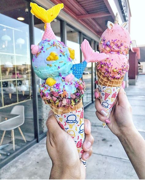 Unicorn Lovers on Instagram: “✨Unicorn & Mermaid Ice-creams🌈♥️ Left 🦄 or Right 🧜🏻‍♀️?! . Follow @_unilovers_ 😘 Follow @_unilovers_ ❤️ Follow @_unilovers_ 🦄 . .…” Pancakes Dessert, Gelato Flavors, 0 Aesthetic, Tumblr Food, Food Gallery, Unicorn Decorations, Unique Desserts, Ice Cream Treats, Weird Food