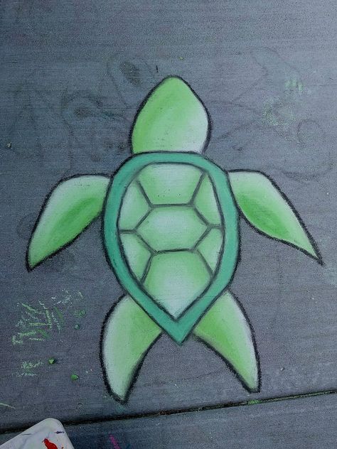 Chalk Art Turtle, Ocean Chalk Art, Chalk Turtle, Easy Things To Draw With Chalk, Chalk Drawing Ideas, Chalk Doodles, Sidewalk Chalk Art Ideas, Easy Chalk Drawings, Chalk Pictures