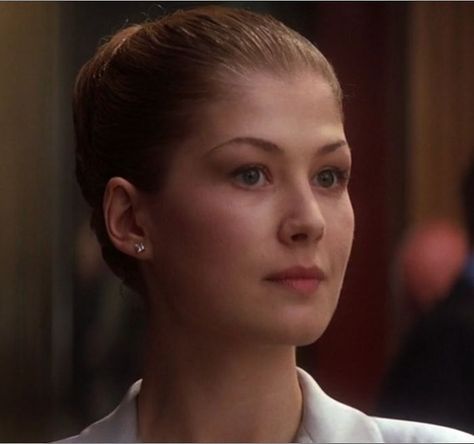 (2002) die_another_day_11_miranda-frost_Rosamund _Pike Rosamund Pike Bond, James Bond Women, Bond Women, Britt Ekland, 90s Actresses, Bond Series, James Bond Girls, Bond Girl, Kim Basinger