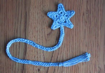 Star bookmark free pattern, so sweet. Could be star xmas tree ornaments too.... thanks for share xox ☆ ★   https://www.pinterest.com/peacefuldoves/ Crochet Bookmarks Free Patterns, Crochet Gift Ideas, Bookmark Pattern, Star Bookmark, Crochet Bookmark Pattern, Crochet Bookmark, Crochet Gift, Crochet Stars, Crochet Bookmarks