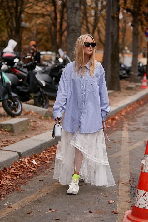 Tulle Skirt Outfit Casual Street Style, Tulle Skirts Outfit, Urban Fashion Women, Paris Fashion Week Street Style, Camisa Social, Copenhagen Fashion Week, Street Style Paris, Spring Street Style, Style Spring