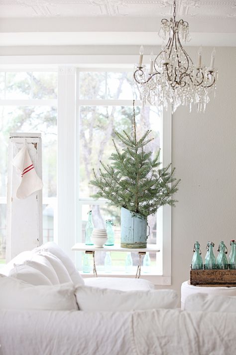 Vibeke Design, Blue Christmas Decor, Shabby Christmas, French Christmas, Farmhouse Christmas Tree, Dreamy Whites, Country Christmas Decorations, Cottage Christmas, Shabby Chic Christmas