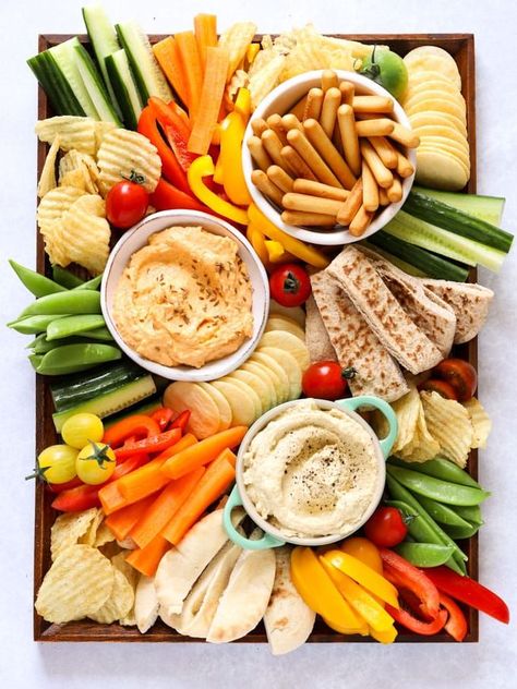 Ideas With Hummus, Toddler Lunch Ideas, Hummus Platter, Crudite Platter, Toddler Lunch, Vegetable Plate, Vegetable Platter, Snack Platter, Party Food Platters