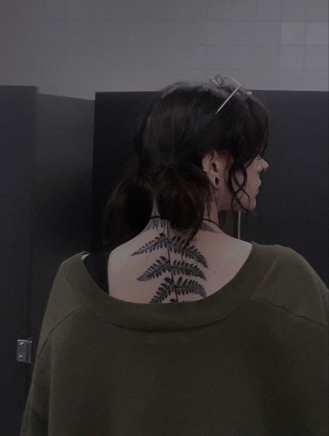 Fern Back Tattoo, Ferns Tattoo, Fern Leaf Tattoo, Shoulder Tats, Fern Tattoo, Forearm Tattoo Women, Side Tattoos, Inspiration Photos, Gender Envy