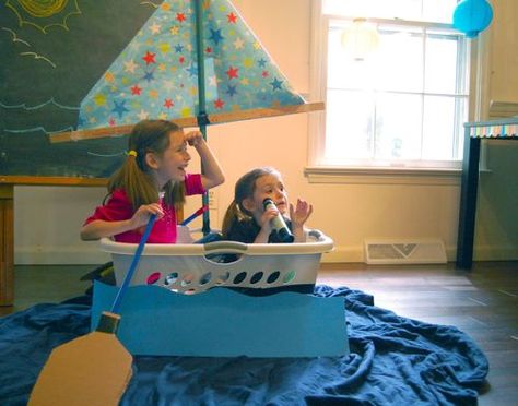 Laundry basket boat--basket may be used for many pretend play ideas for kids (props aren't necessary, just the imagination!): race car, rocket ship, nest for bird, baby crib for house play, turn it over and be a turtle or a burrowing animal's home, jail for cops and robbers, etc... Role Play Scenarios, Rainy Day Activities For Kids, Preschool Art Projects, Rainy Day Fun, Transportation Theme, Dramatic Play Centers, Under The Sea Theme, Deco Originale, Play Centre